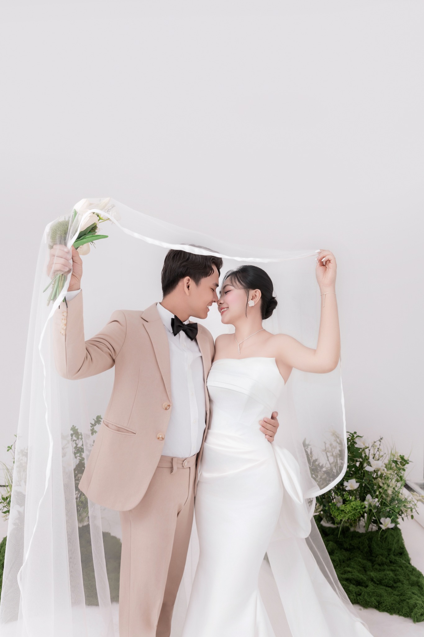 Khoảnh khắc hạnh phúc của cô dâu chú rể